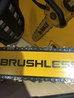 Aku řetězová pila DeWALT DCM565N 
 - 5