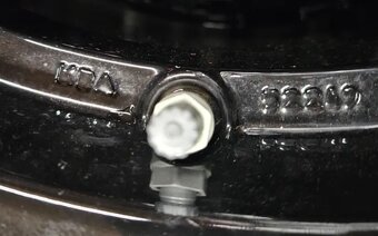 17 HYUNDAI KONA 7J ET47 5X114,3 215/55 R17 C1280 - 5