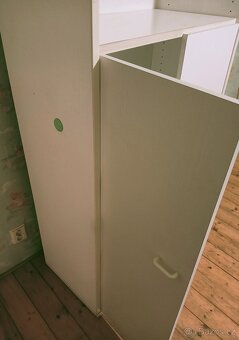 Starší bílá IKEA skříň - 5