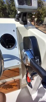 Sleva na 290000,-kc,motorova lod, člun Conero Honda 60hp - 5