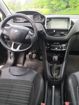 Peugeot 208 - 5