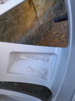 Letní pneu 215/55/17 - 5
