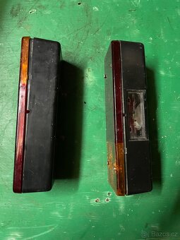 zadní světla, pravé a levé s osv. spz + držáky - 5