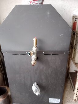 Prodám krbová kamna s výměníkem - 5