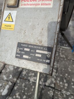 Shání tu nekdo drtič větví? - 5