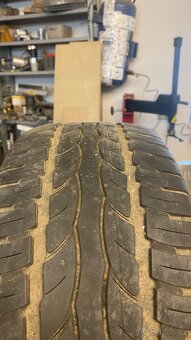 Prodám letní pneu 215/55/16 - 5