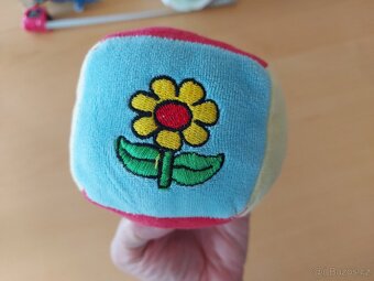 LÁTKOVÁ KOSTKA PRO NEJMENŠÍ 7 CM - 5