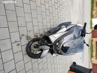 Scooter, kept in garage and like new - 5