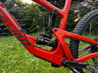 Santa Cruz Nomad 4 C S (2020) – hobby enduro, málo jeté. - 5