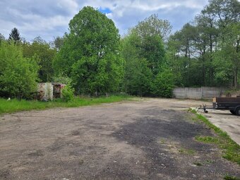 Pronájem komerčního zpevněného pozemku - 5