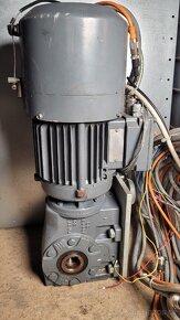 Elektromotor s prevodovkou a brzdou - 5