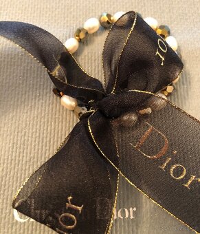 Dior beauty náramek s perličkami a mašlí - 5