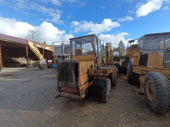 Kolový nakladač UN 053.1 - 5