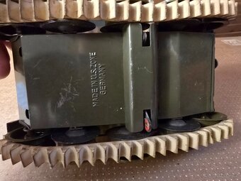 Krasna hračka tank Gama - 5