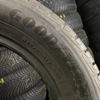 Zimní pneu 215/65 R17 99V Goodyear 7,5mm - 5