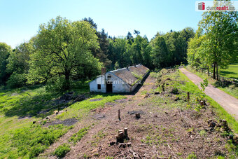 K prodeji, stavební pozemek o výměře 3996 m2 se stavbou k de - 5