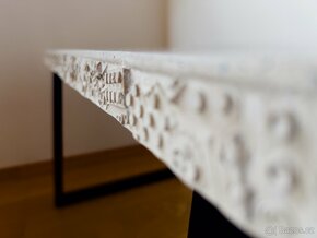 Kreativní konferenční stůl s Lego reliéfem - 5