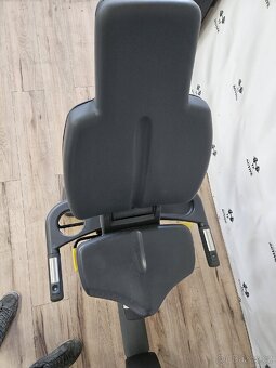 Ležící kolo Technogym unity - 5