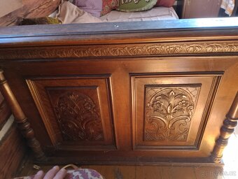 Starožitný nábytek 3xskříň 2xpostel 1x vitrína - 5