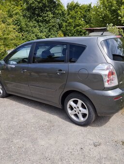 Toyota Corolla verso 2.2 - 5