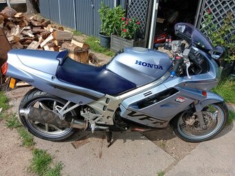 Prodám HONDA VFR 750F - 5
