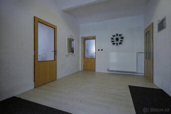 Prostorný rodinný dům se zahradou 2655 m², 3 km od Bruntálu - 5
