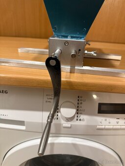 Ruční šrotovník na obilí, mlynek na obilí - 5