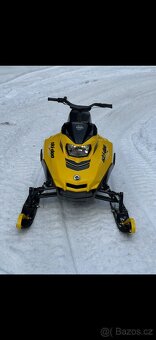Dětský sněžný skútr Skidoo MXZ 200 - 5