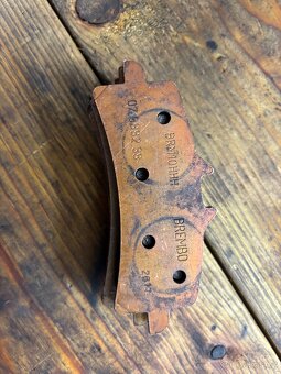 Závodní brzdové destičky SBS, Brembo. Pro Třmeny M50 - 5