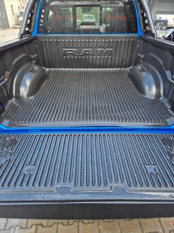 DODGE RAM 1500 5,7 HEMI BUILT TO SERVE 2023 - 5