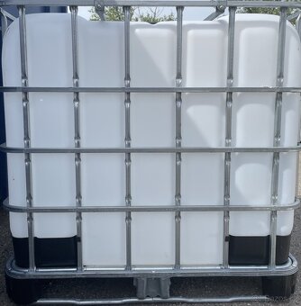 Prodám IBC kontejnery, čisté z potravinářství 1 000l - 5