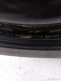 Prodám letní kola na fabii 185/60 R15 84H - 5