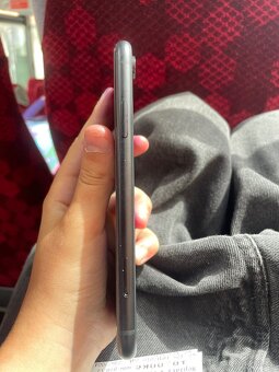 Prodám iPhone Xr - 5