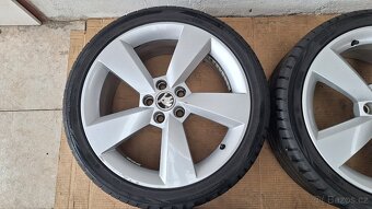 Alu kola Škoda 17" 5x100 pneu 215/40 R17 Fabia Scala Rapid - 5