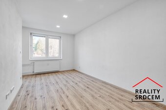 Pronájem zrekonstruovaného bytu 1+kk s komorou, 35 m2, ul. J - 5