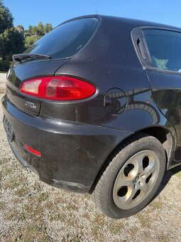 Alfa Romeo 147 1.9JTDm - 5