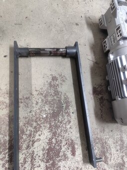 Elektromotor se šnekovou převodovkou - 5