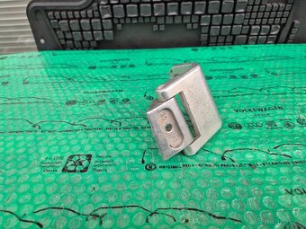 VW Transporter T4 závěs (pant) 701827154A - 5