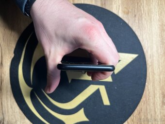 Apple iPhone SE 2020 - 64 GB 100% baterie - 5