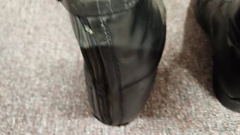 Prodám starší set perka + chapsy - 5