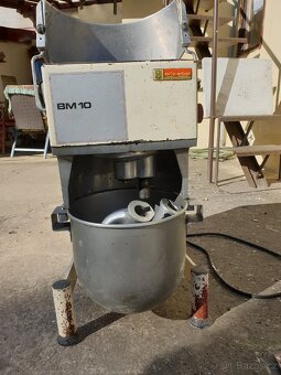 Kuchyňský robot hnětač - 5