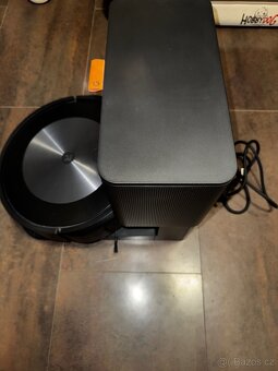 ZÁNOVNÍ robotický vysavač iRobot Roomba j7+ - 5