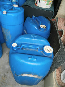 Kanystry plastové na naftu i jiné za 80 kč - 5