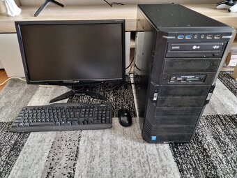 Čtyřjádrový Počítač s lcd monitorem na hraní starších her - 5
