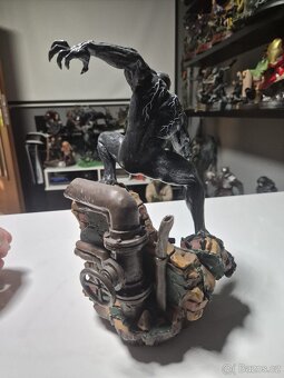 SOCHA VENOM - IRON STUDIOS - 5