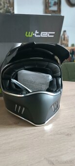 Motokrosová helma. - 5