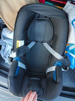 Britax Romer Baby Safe 2 - i SIZE + základna - 5