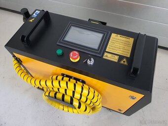 Čistící pulsní laser o výkonu 300W, pulsní energie 5mJ - 5