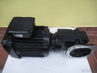 SEW-NOVÁ úhlová elektropřevodovka 400V.1,1kw-263ot.min. - 5