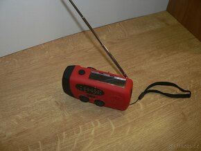NOUZOVÉ Solární rádio s dynamem a světlem - 5